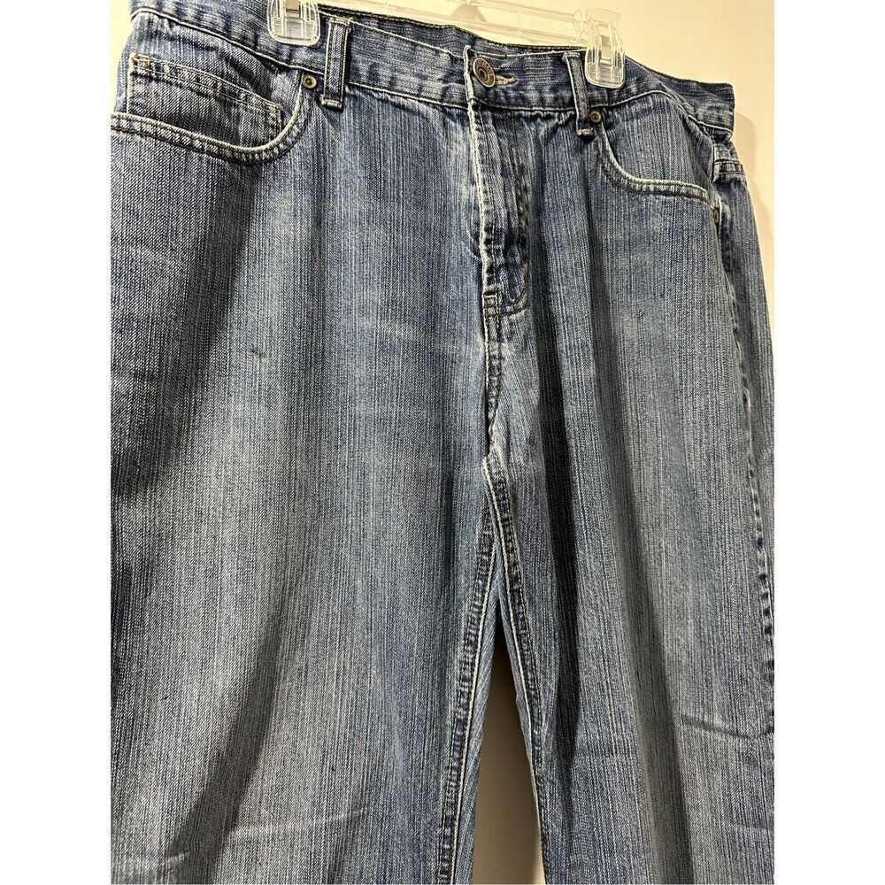 DKNY men’s light wash denim jeans size 34”x32”. #38-1700